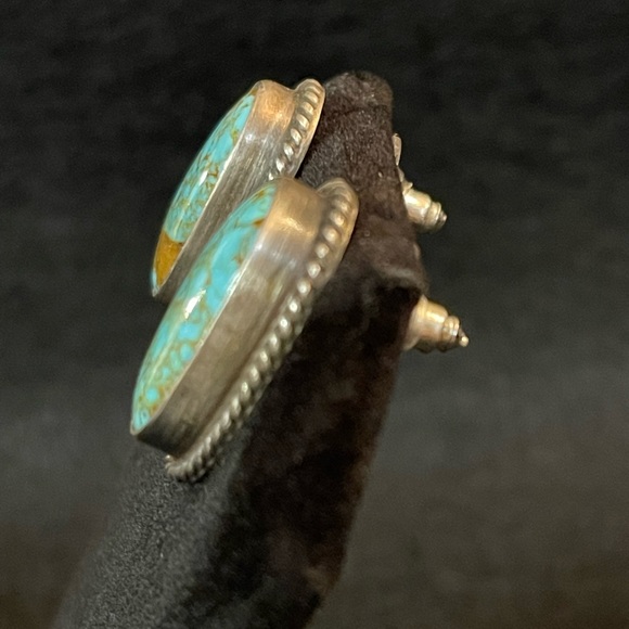 NATIVE AMERICAN KINGMAN TURQUOISE STUD EARRINGS - Picture 3 of 6